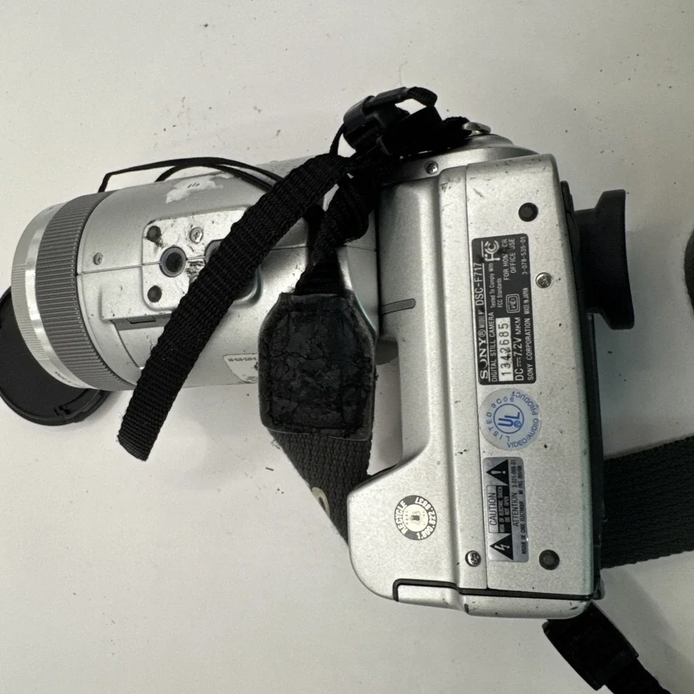 Sony Cyber-Shot DSC-F717 Compact Digital Still Camera